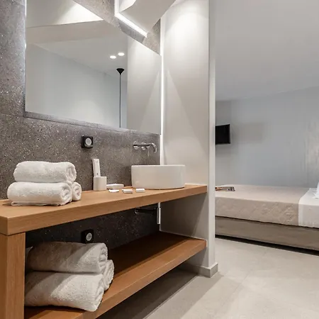 Lianos Village Hotel 3*