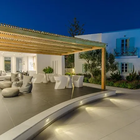 Lianos Village מלון 3*