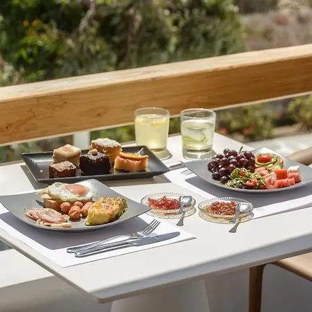 Lianos Village מלון 3*