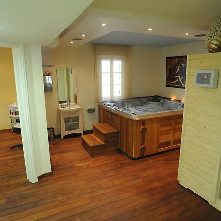 מלון Lianos Village 3*